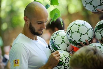 Uczestnicy pikniku mieli możliwość spotkania z Arturem Nogą.