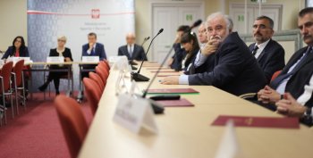 Minister Sportu i Turystyki Witold Bańka wręczył nominacje części spośród kandydatów na członków Społecznej Rady Turystyki