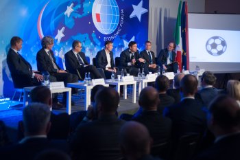 Piłka nożna – biznes warty gry? 

źródło: Archiwum Forum Ekonomicznego