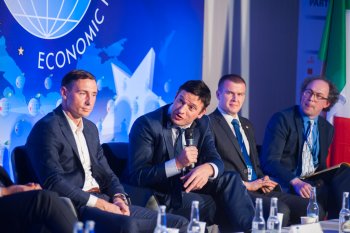 Piłka nożna – biznes warty gry? 

źródło: Archiwum Forum Ekonomicznego