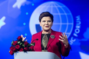Premier Beata Szydło została uhonorowana nagrodą Człowieka Roku XXVII Forum Ekonomicznego w Krynicy 

fot. P.Tracz/KPRM