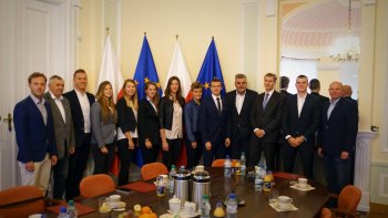 Zdjęcie ze spotkania z medalistami Mistrzostw Świata Seniorów w wioślarstwie