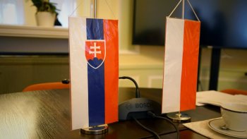 Zdjęcie flag Polski i Słowacji