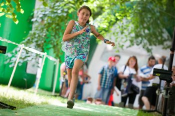 Dzień Dziecka w ogrodach Kancelarii Prezesa Rady Ministrów

Fot. Michał Szypliński