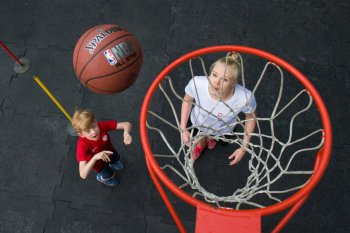 Dzień Dziecka w ogrodach Kancelarii Prezesa Rady Ministrów

Fot. Michał Szypliński