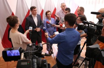 Minister_przed_kamerami_2