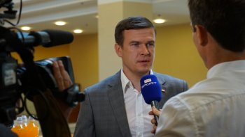 Powitanie_polskich_lekkoatletow_-_uczestnikow_ME_Berlin_2018_Minister_przed_kamera