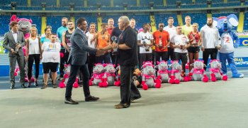 Memorial_Kamili_Skolimowskiej_fot__Tomasz_Kasjaniuk_-_Minister_Banka_z_gratulacjami_2