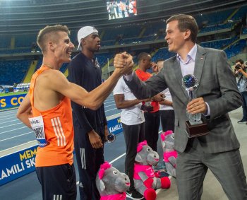 Memorial_Kamili_Skolimowskiej_fot__Tomasz_Kasjaniuk_-_Minister_Banka_z_M__Lewandowskim