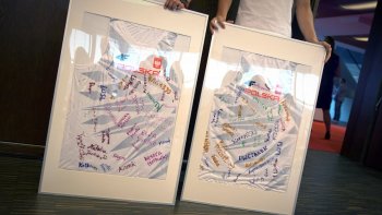 Upominek w imieniu medalistów Mistrzostw Europy w Berlinie