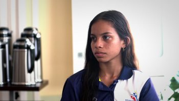 uczestniczka grupy kolumbijskiej młodzieży