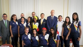 Wiceminister Widera z uczestnikami programu promocji dyplomacji sportowej z Kolumbii
