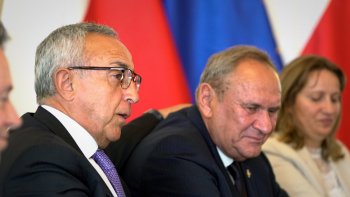 Prezes Hiszpańskiego Komitetu Olimpijskiego Alejandro Blanco Bravo oraz Prezes Polskiego Komitetu Olimpijskiego Andrzej Kraśnicki siedzą przy stole