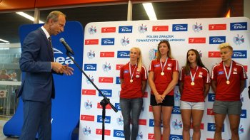 przemowa_ministra_Widery__medalistki_w_tle