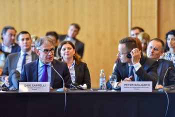 reprezentanci_Chorwacji_i_Wegier_dyskutuja