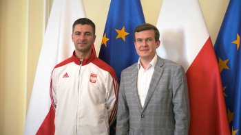 medaliści na spotkaniu w sali muszlowej