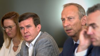 pracownicy Ministerstwa podczas spotkania z medalistami strzelectwa sportowego