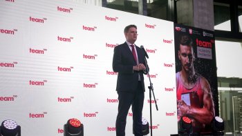 Prezes Filip Rdesiński na scenie