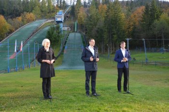 premier Morawiecki, minister Bańka i rzecznik rządu podczas briefingu