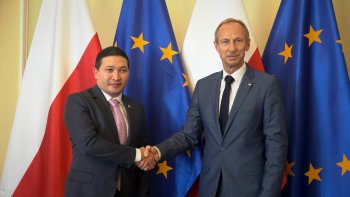 minister_widera_z_abasadorem