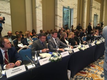 Witold Bańka uczestniczył w konferencji w Tibilisi. Na zdjęciach Minister Sportu i Turystyki podczas wydarzenia.