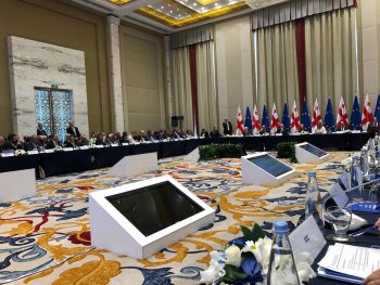 Witold Bańka uczestniczył w konferencji w Tibilisi. Na zdjęciach Minister Sportu i Turystyki podczas wydarzenia.