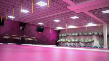 Na fotografiach widoczne jest Centrum Sportu Raszyn:
-elewacja obiektu oraz wnętrza sal do ćwiczeń.