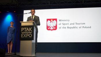 Minister Witold Bańka podczas World Travel Show 2018.
