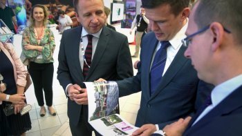 Minister Witold Bańka podczas World Travel Show 2018.