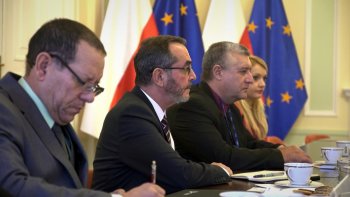 Delegacja z Kuby przy stole