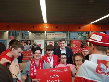 Reprezentanci Polski zostali przywitani na lotnisku w Warszawie m.in. przez Ministra Sportu i Turystyki.