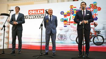 W konferencji uczestniczyli: Minister Sportu i Turystyki Witold Bańka, Prezes Zarządu PKN ORLEN Daniel Obajtek, Czesław Lang oraz Agata Lang.